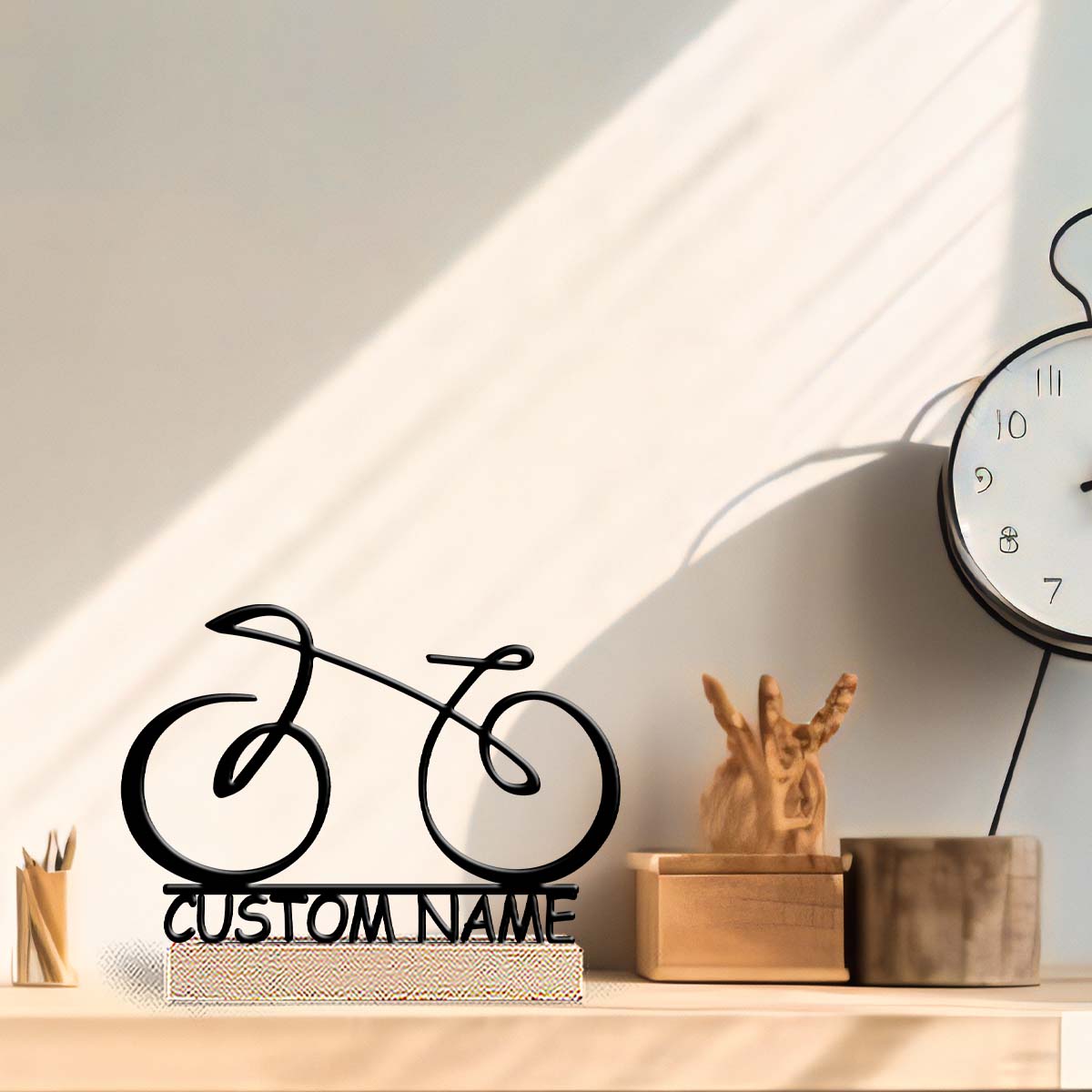 Home Decor Names - 1個入りカスタムネームモダンラインバイク木製ベースメタルアートオーナメント、ホームオフィスホテルカフェクラブ装飾、家族や友人への理想的なギフト