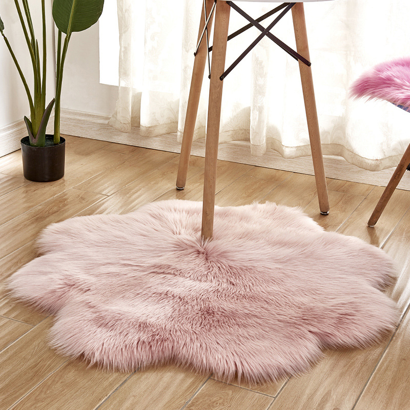 Cowhide Rug Faux - 梅の花の形のソフトフェイクファーウールふわふわラグ滑り止めシャギーエリアラグダイニングルームホームベッドルームカーペットフロアマット45X45CM