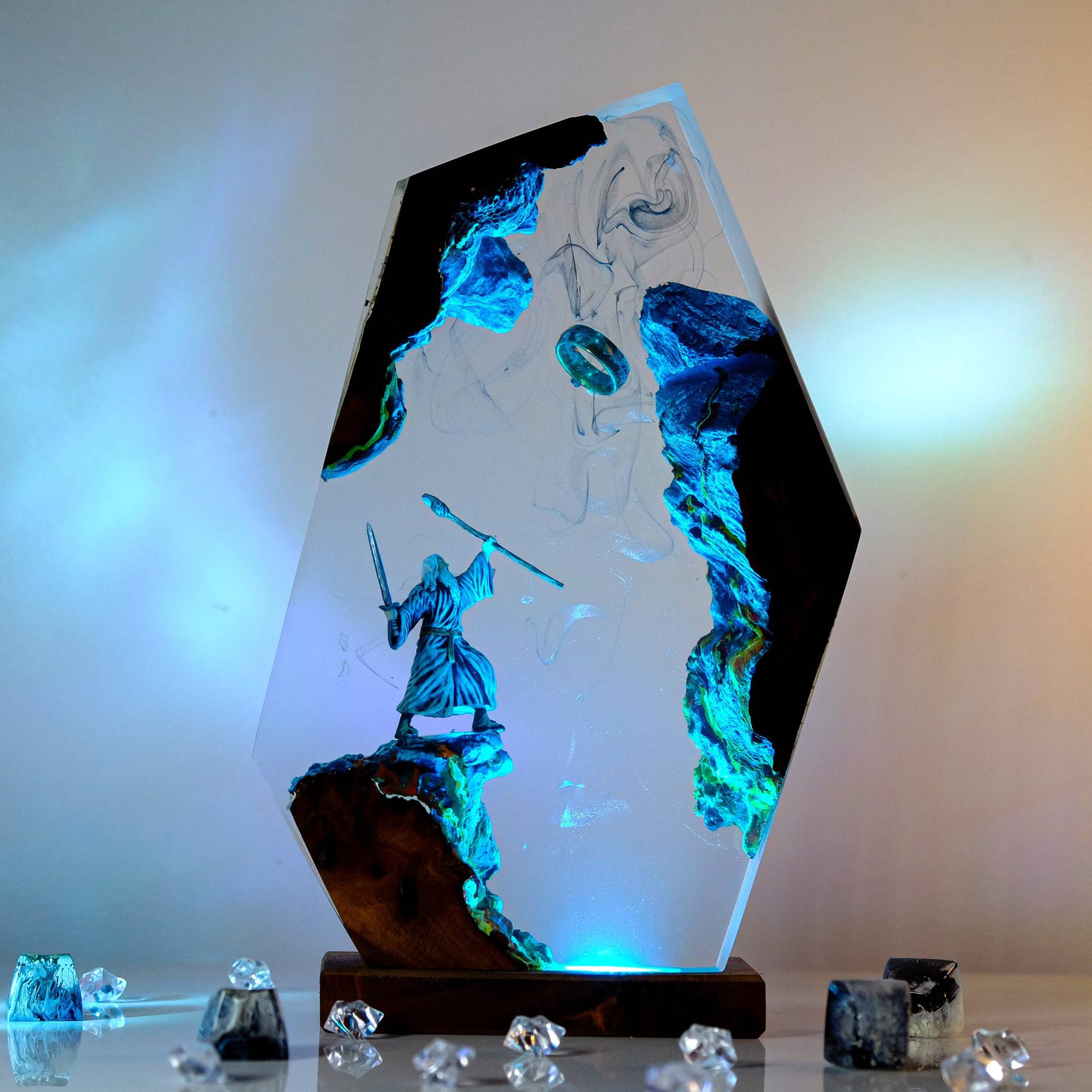Home Decor For Wedding - 映画シーンフィギュアテーブル樹脂ランプマジックリングカラフルナイトライトカスタマイズされたクリエイティブ芸術的なデスクトップホームデコレーションUSB充電