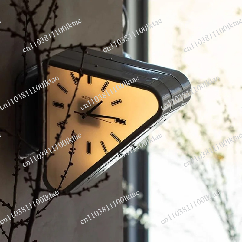 Wall Clock Silent - ミニマリストな両面三角形の静音壁掛け時計、リビングルームの装飾に、モダンなデザインで静音動作。