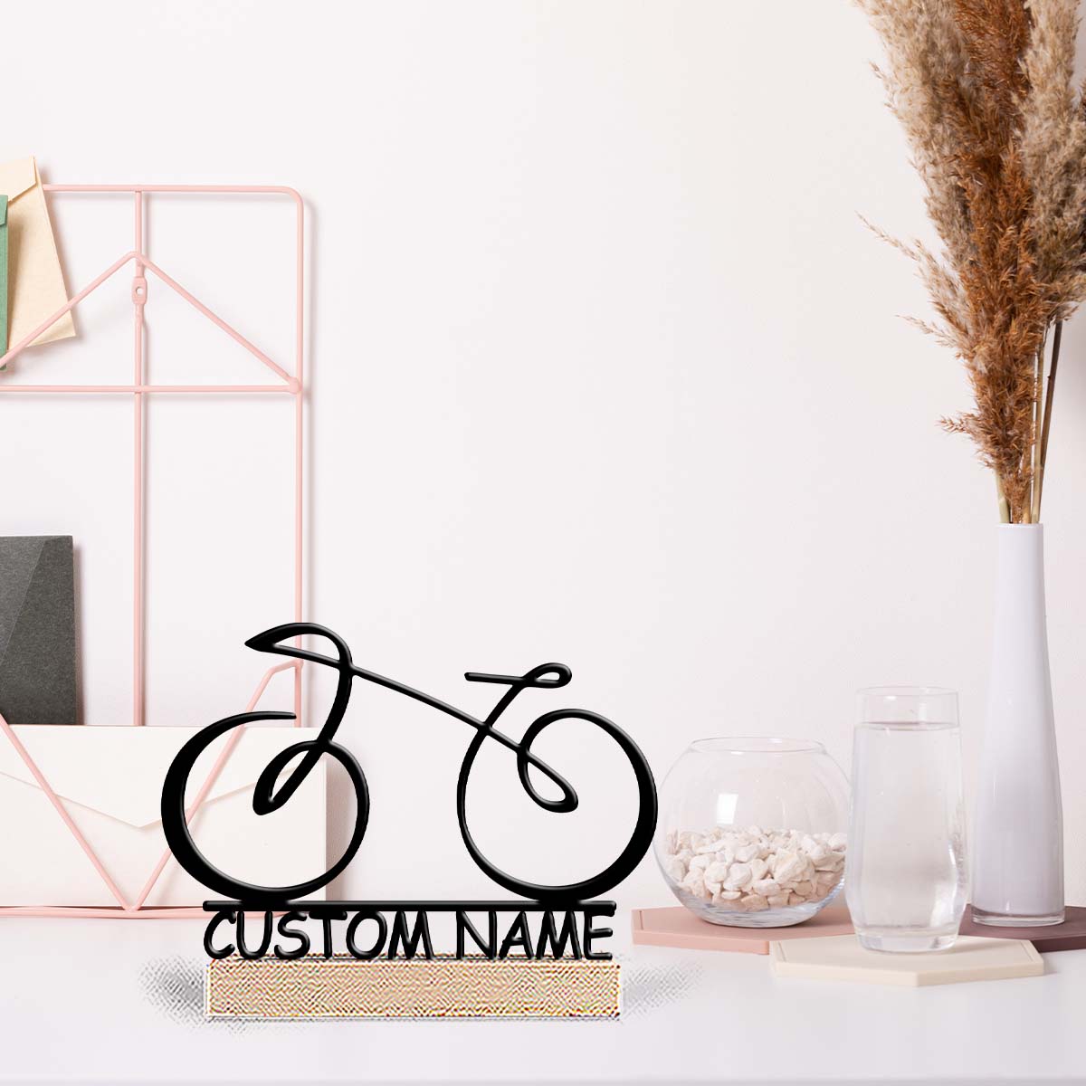1個入りカスタムネームモダンラインバイク木製ベースメタルアー - Home Decor Names のレビューと価格
