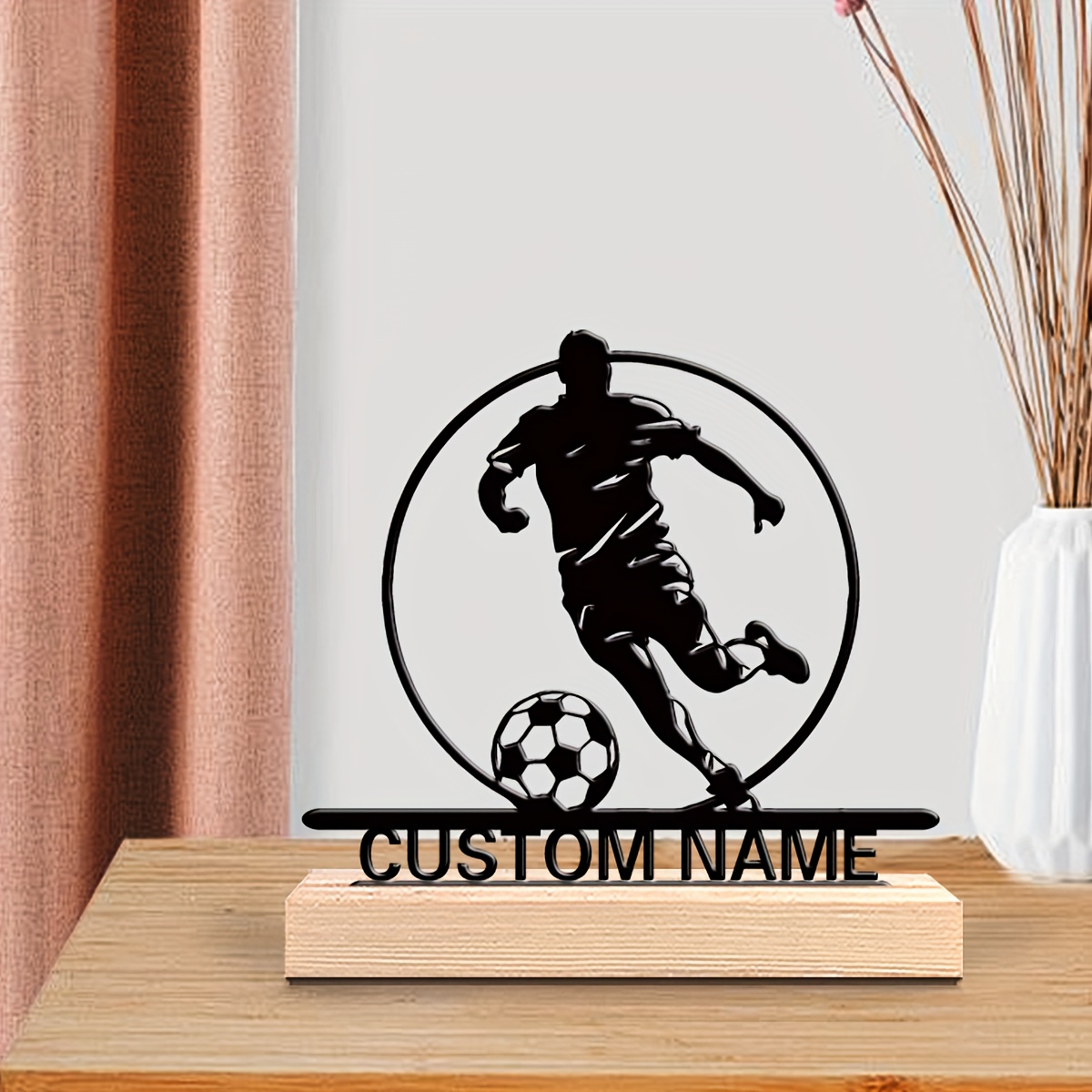 カスタムサッカー選手メタル像（名前入り）、木製台座付きテーブ - Home Decor Names のレビューと価格