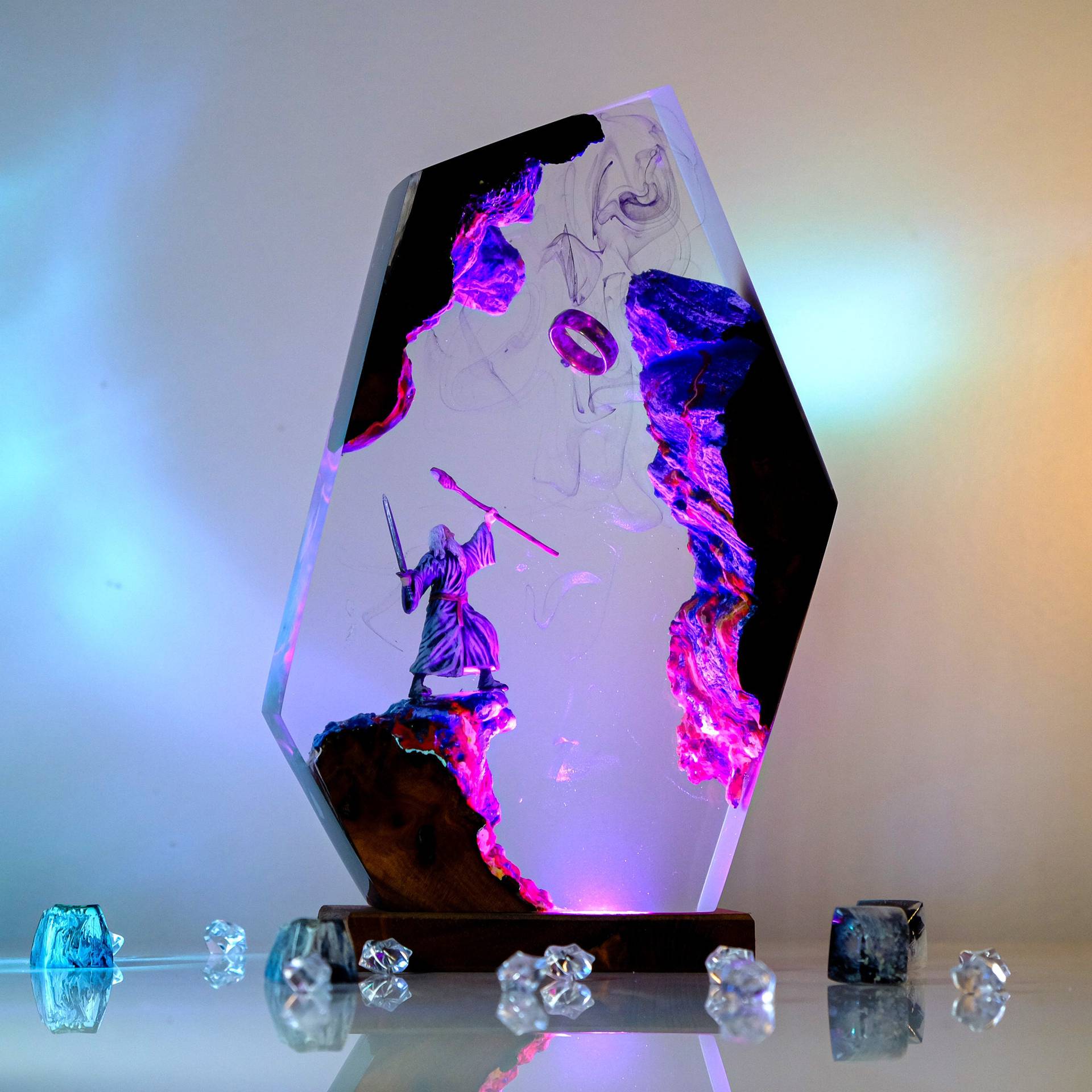 映画シーンフィギュアテーブル樹脂ランプマジックリングカラフル - Home Decor For Wedding のレビューと価格